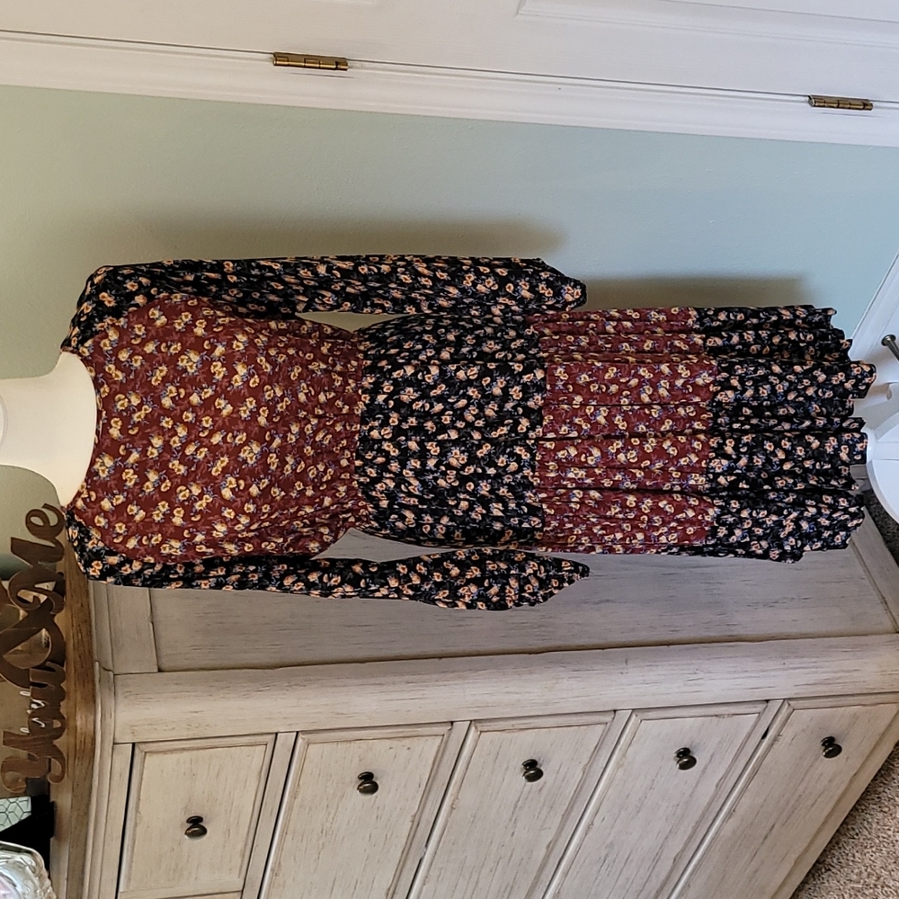 NWOT Womens Floral Dress.